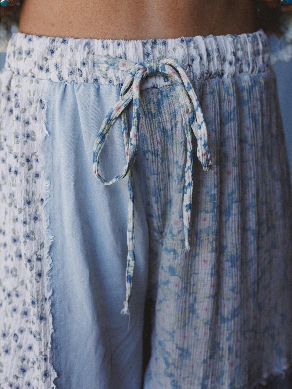 POL Earthbound Patchwork Jogger Pants, blue colorway, floral, sz L, like new! - Picture 3 of 12